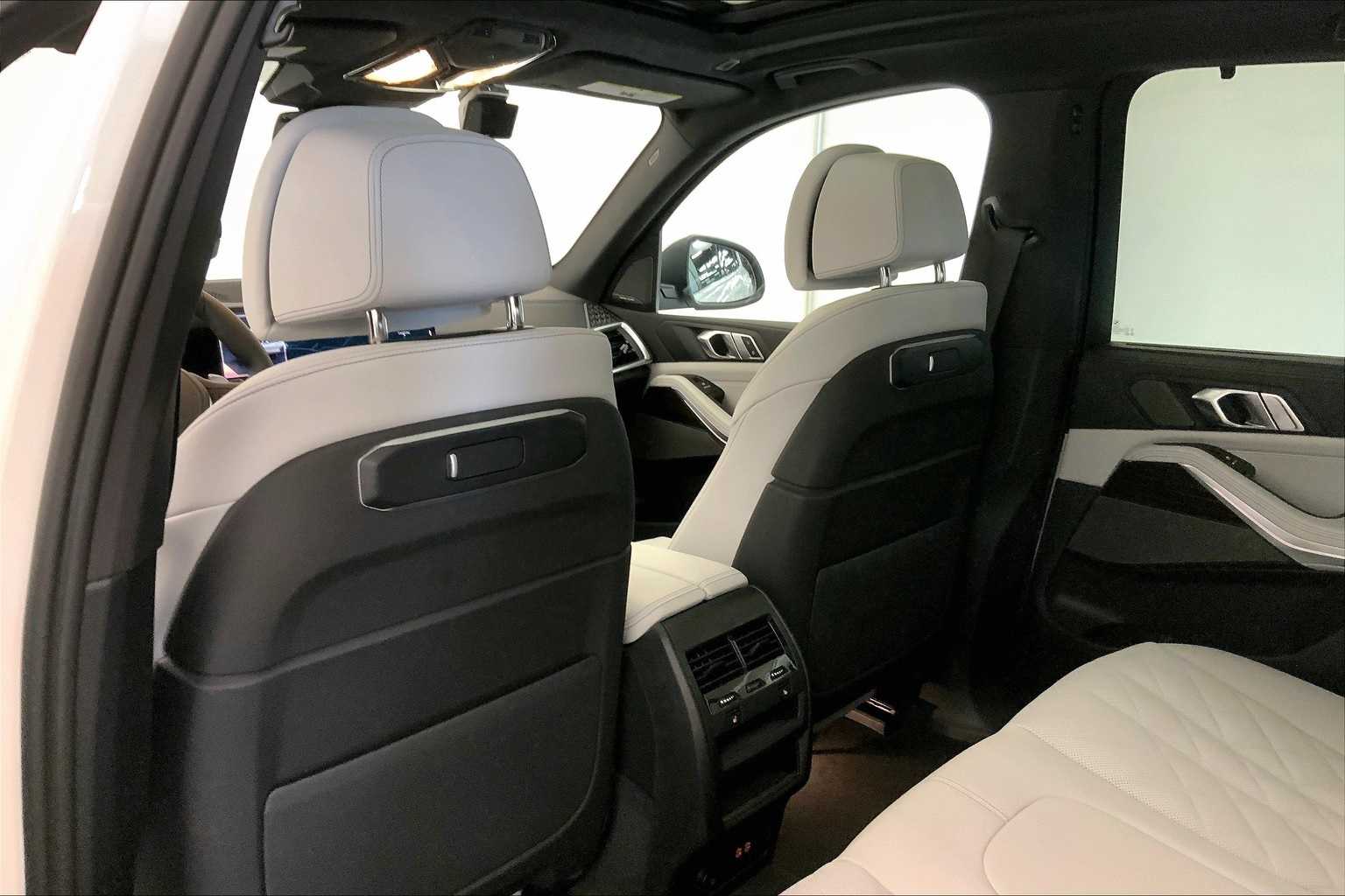 Thumbnail: 2026 BMW X5 - 12