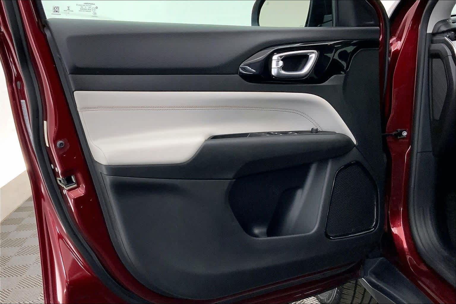 Thumbnail: 2022 Jeep Compass - 27