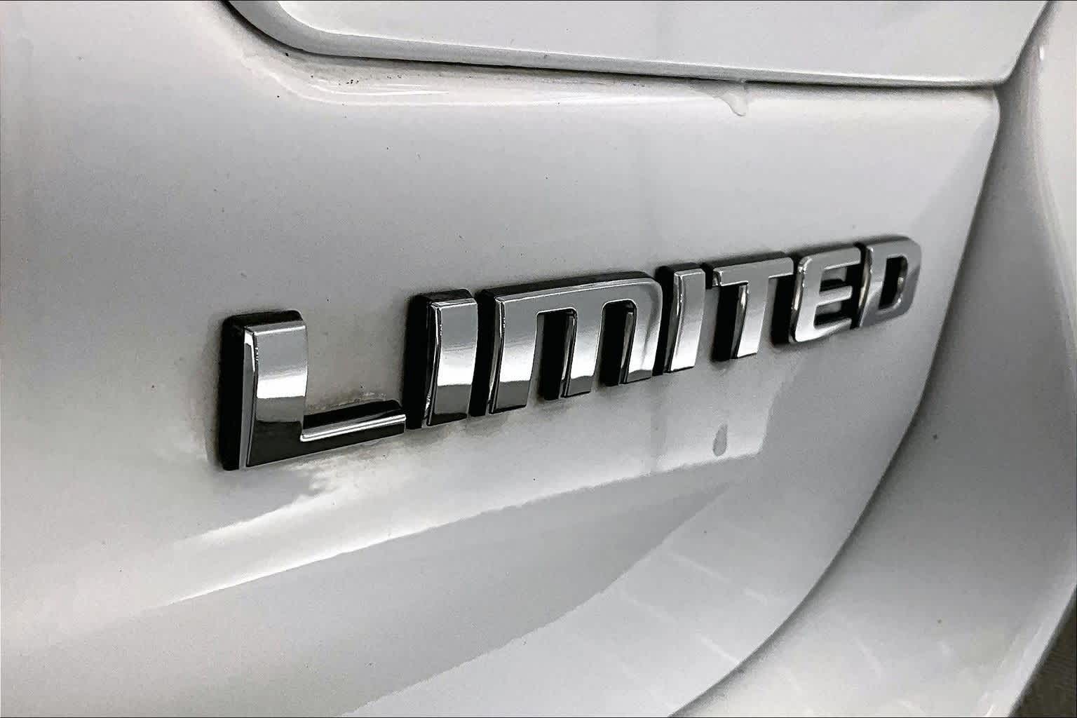 Thumbnail: 2023 Jeep Grand Cherokee - 7