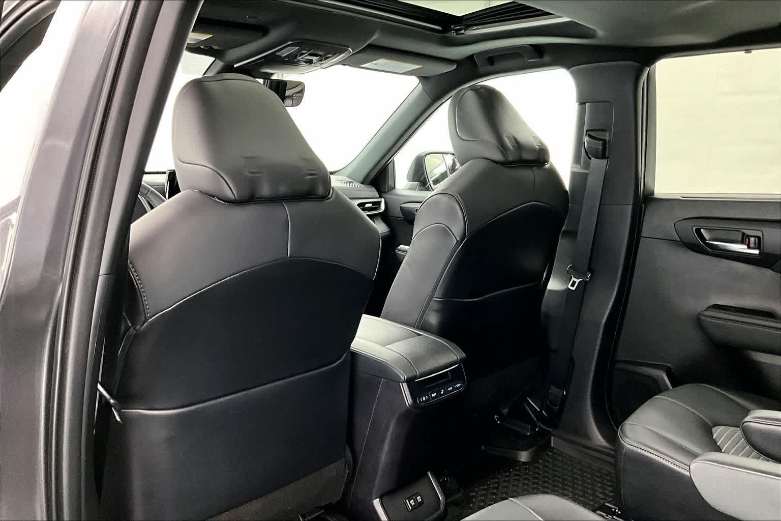 Thumbnail: 2021 Toyota Highlander - 12