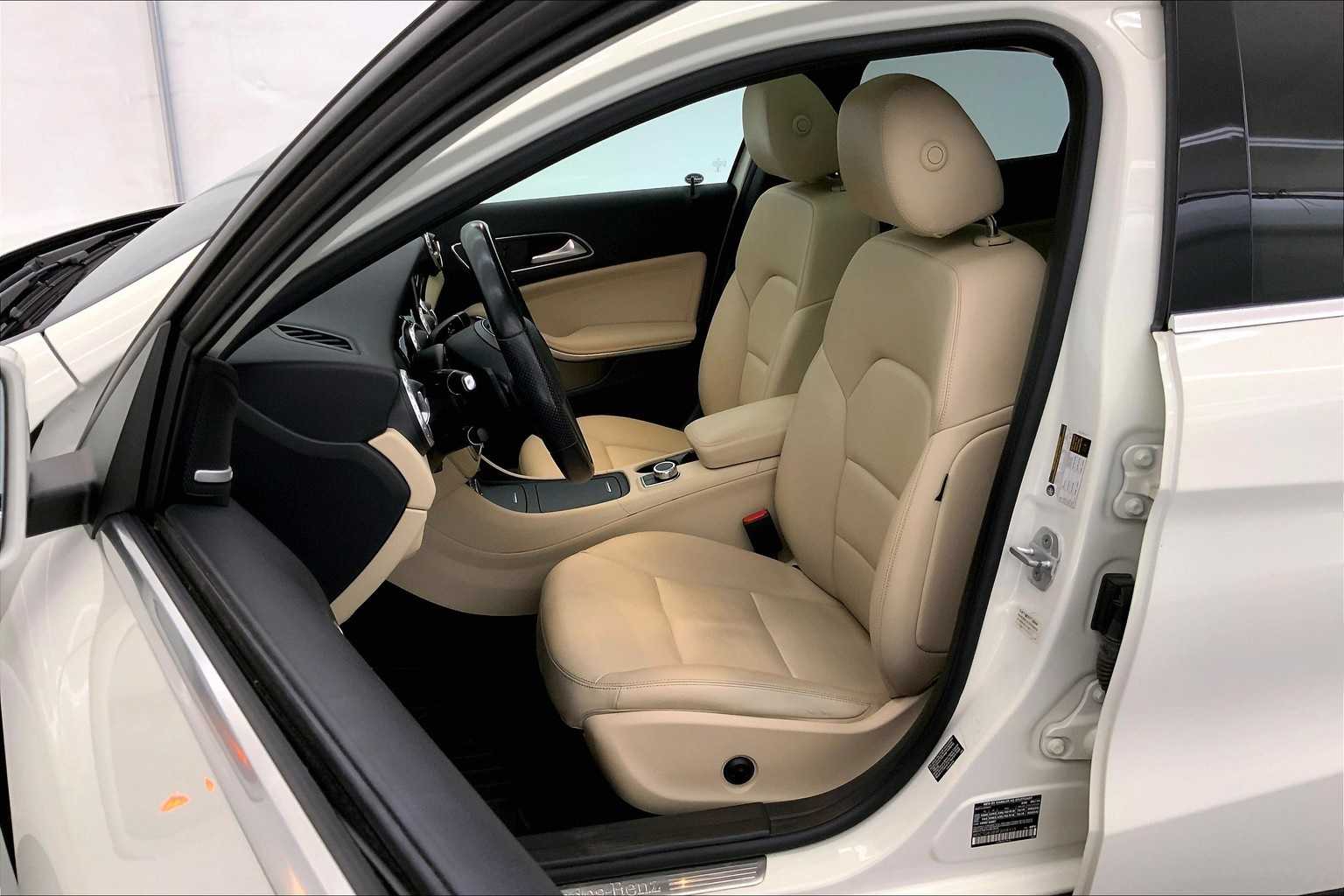 Thumbnail: 2015 Mercedes-Benz GLA - 11