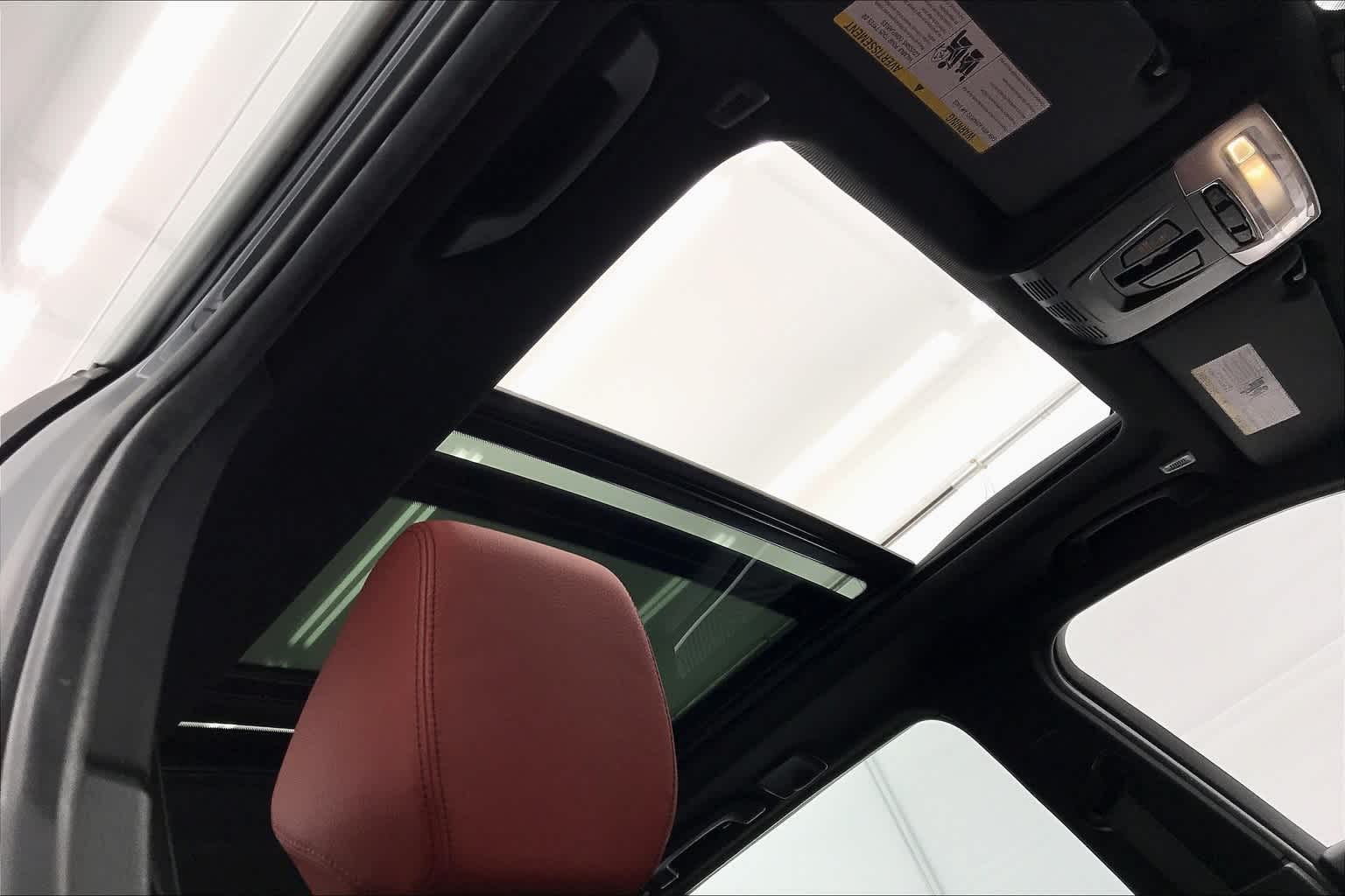 Thumbnail: 2016 BMW 3 Series - 29