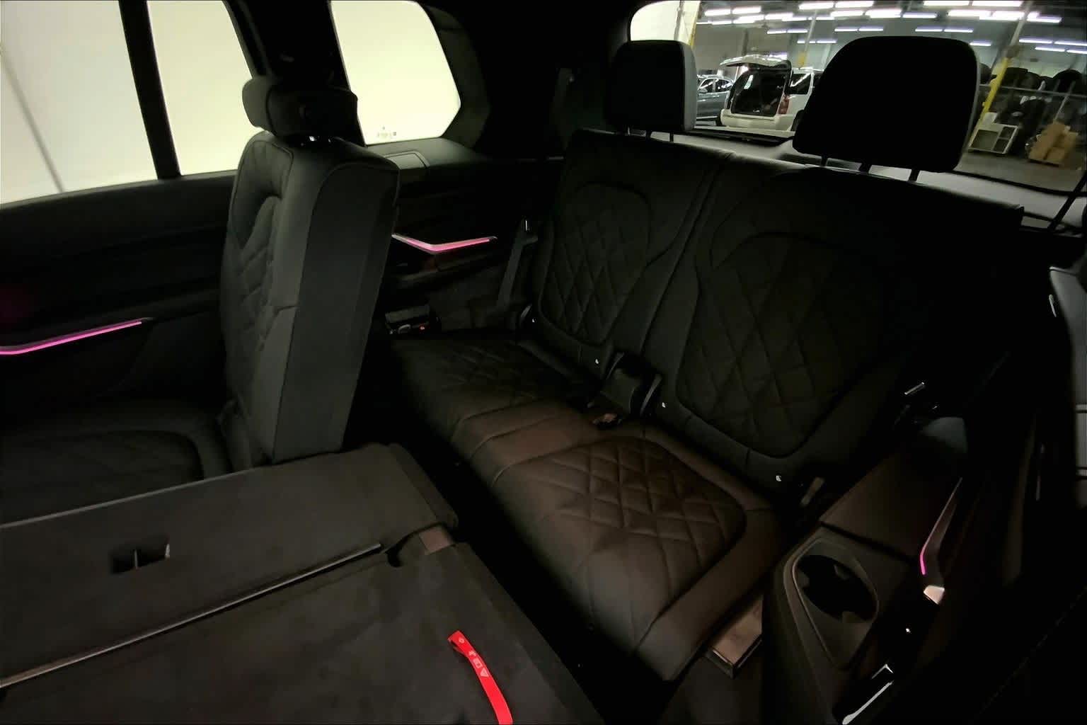 Thumbnail: 2026 BMW X7 - 13