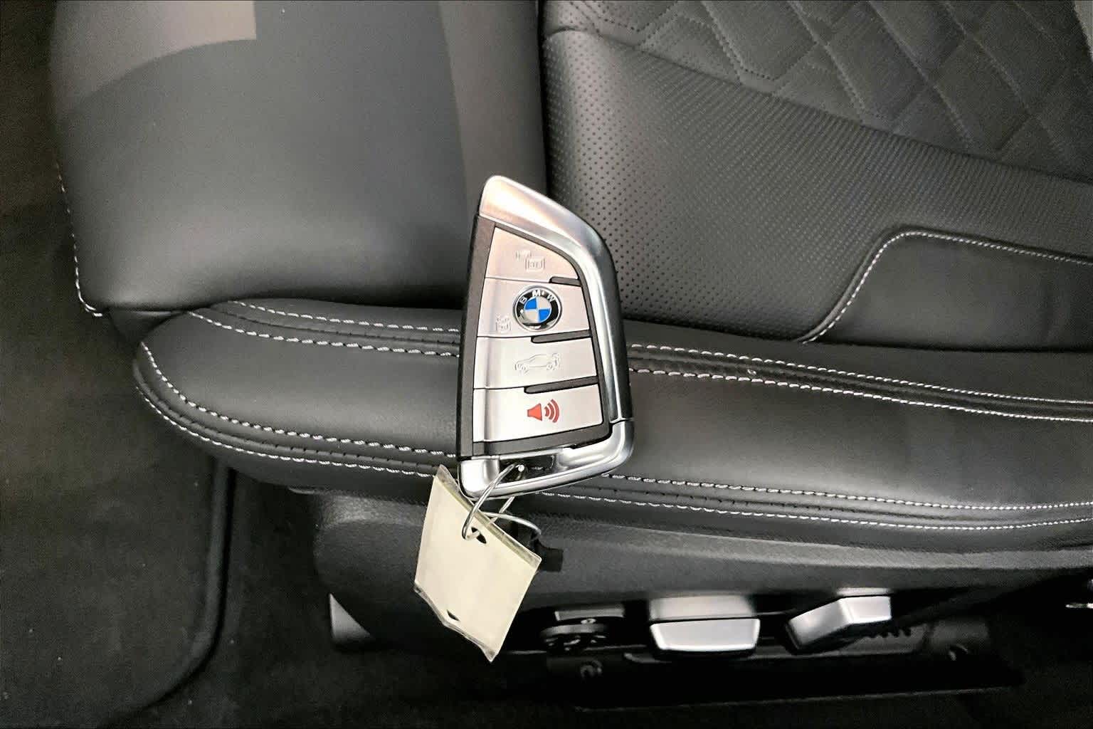 Thumbnail: 2025 BMW M8 - 19