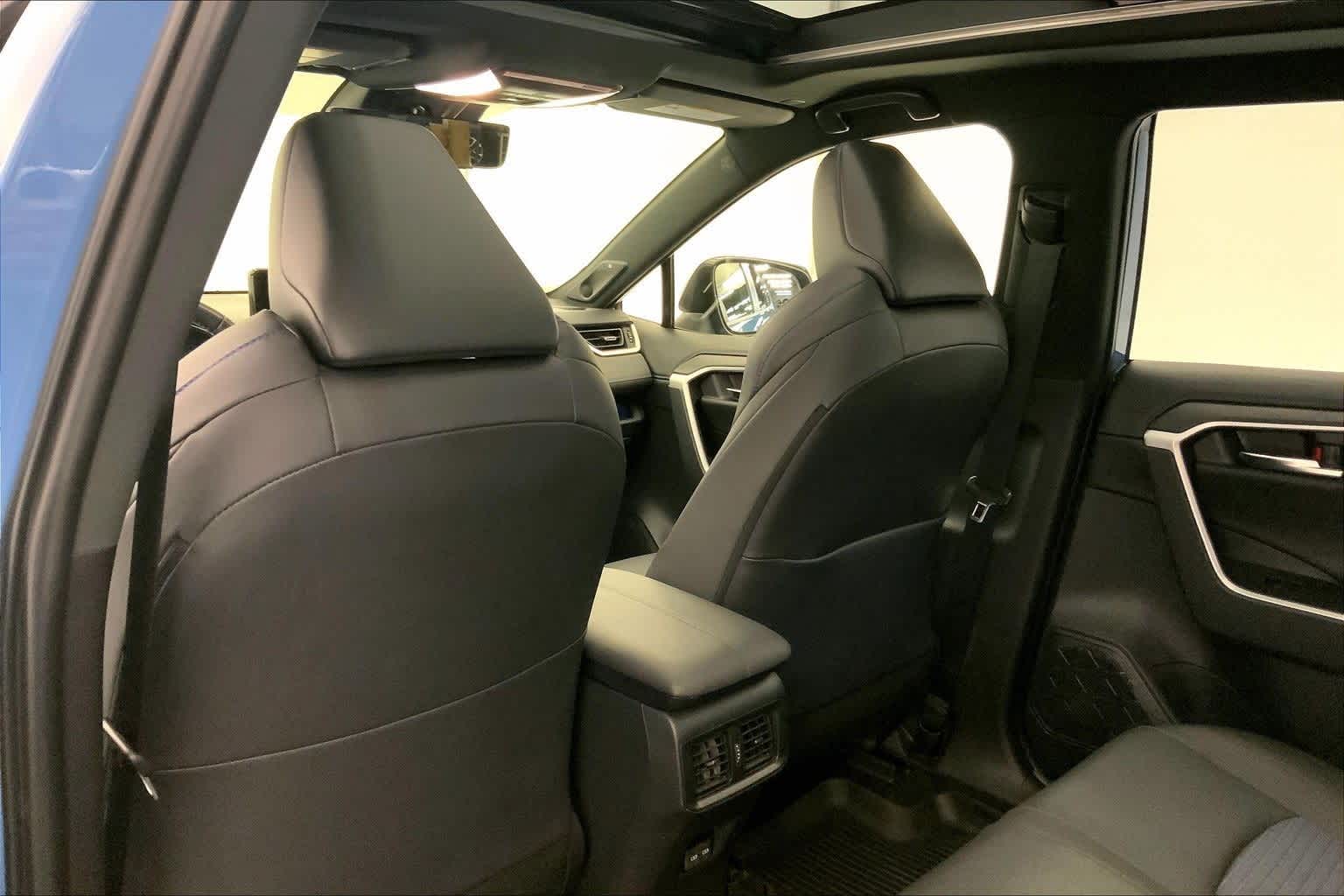 Thumbnail: 2024 Toyota RAV4 - 12