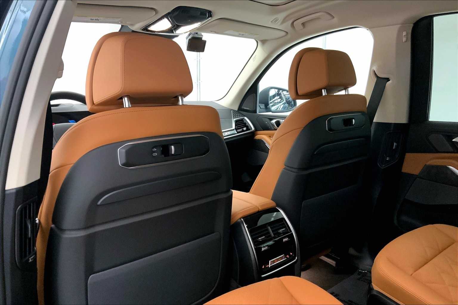 Thumbnail: 2026 BMW X7 - 12