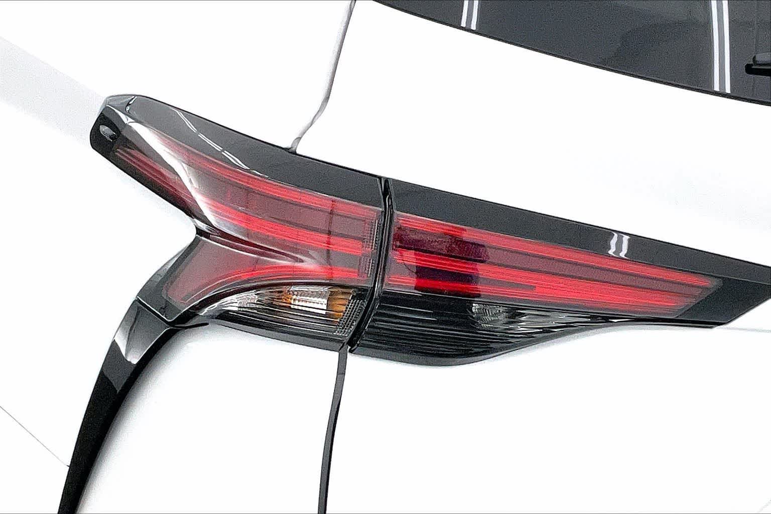 Thumbnail: 2025 Toyota Sienna - 32