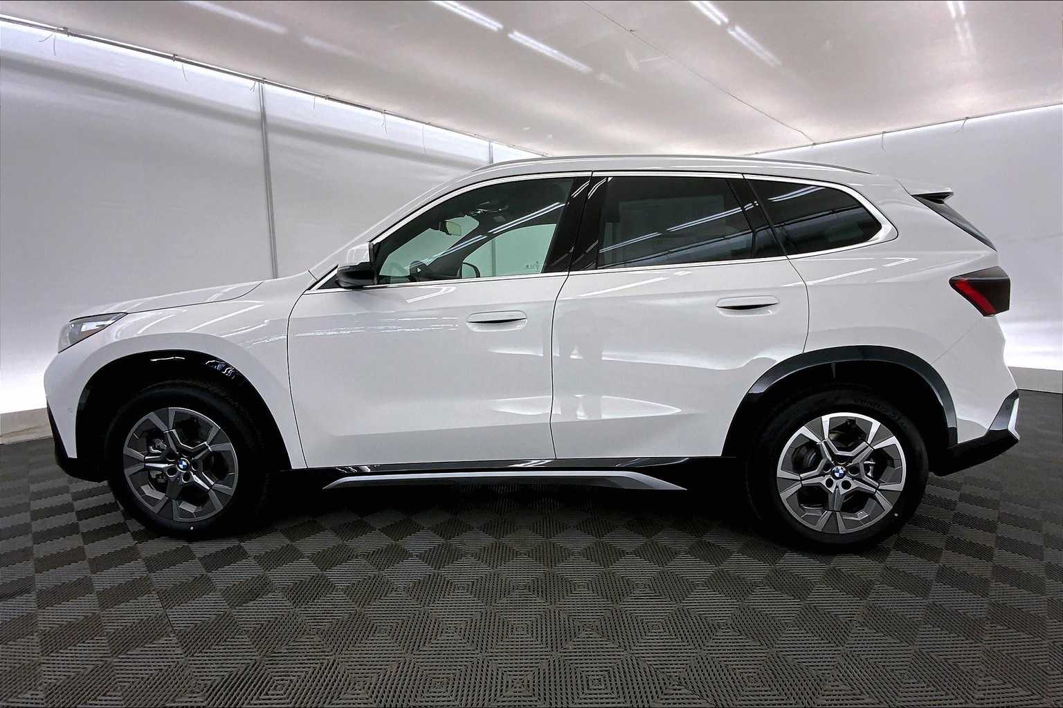 2025 BMW X1 xDrive28i 3
