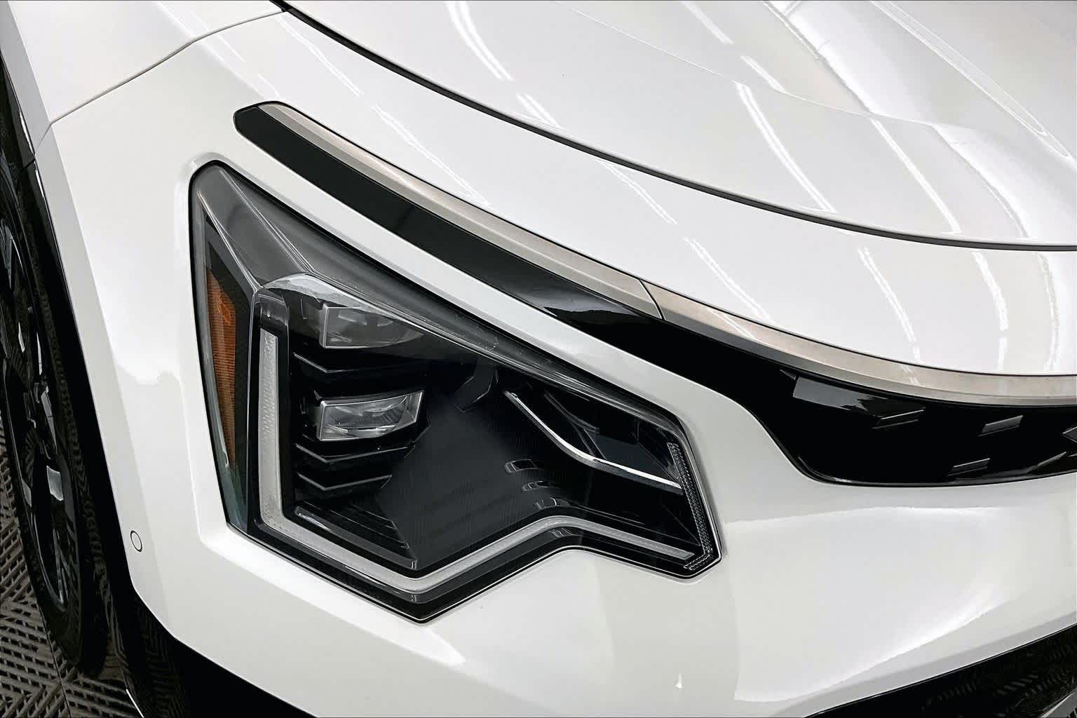 Thumbnail: 2023 Kia Niro - 31