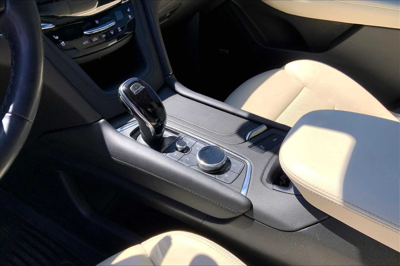 Thumbnail: 2023 Cadillac XT6 - 13