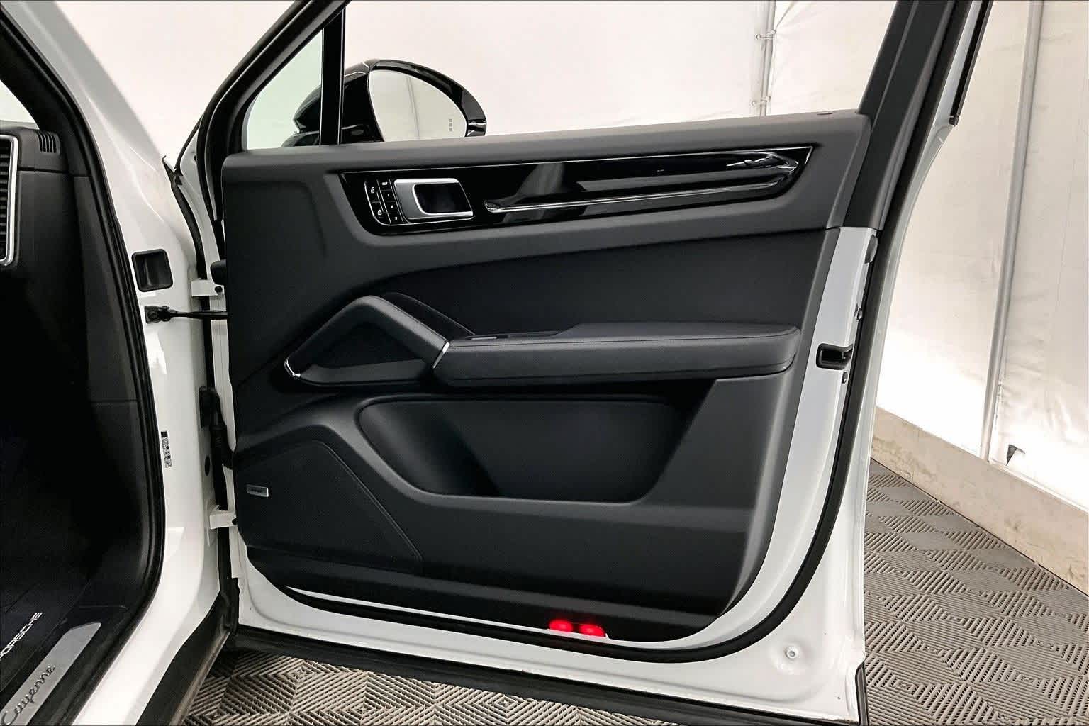 Thumbnail: 2021 Porsche Cayenne - 28