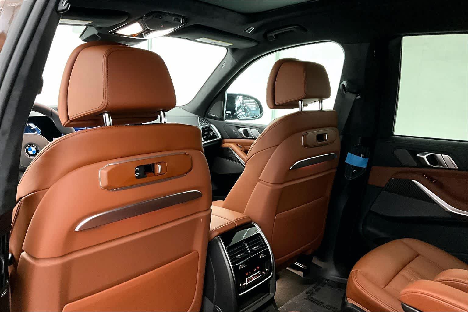 Thumbnail: 2026 BMW X7 - 12