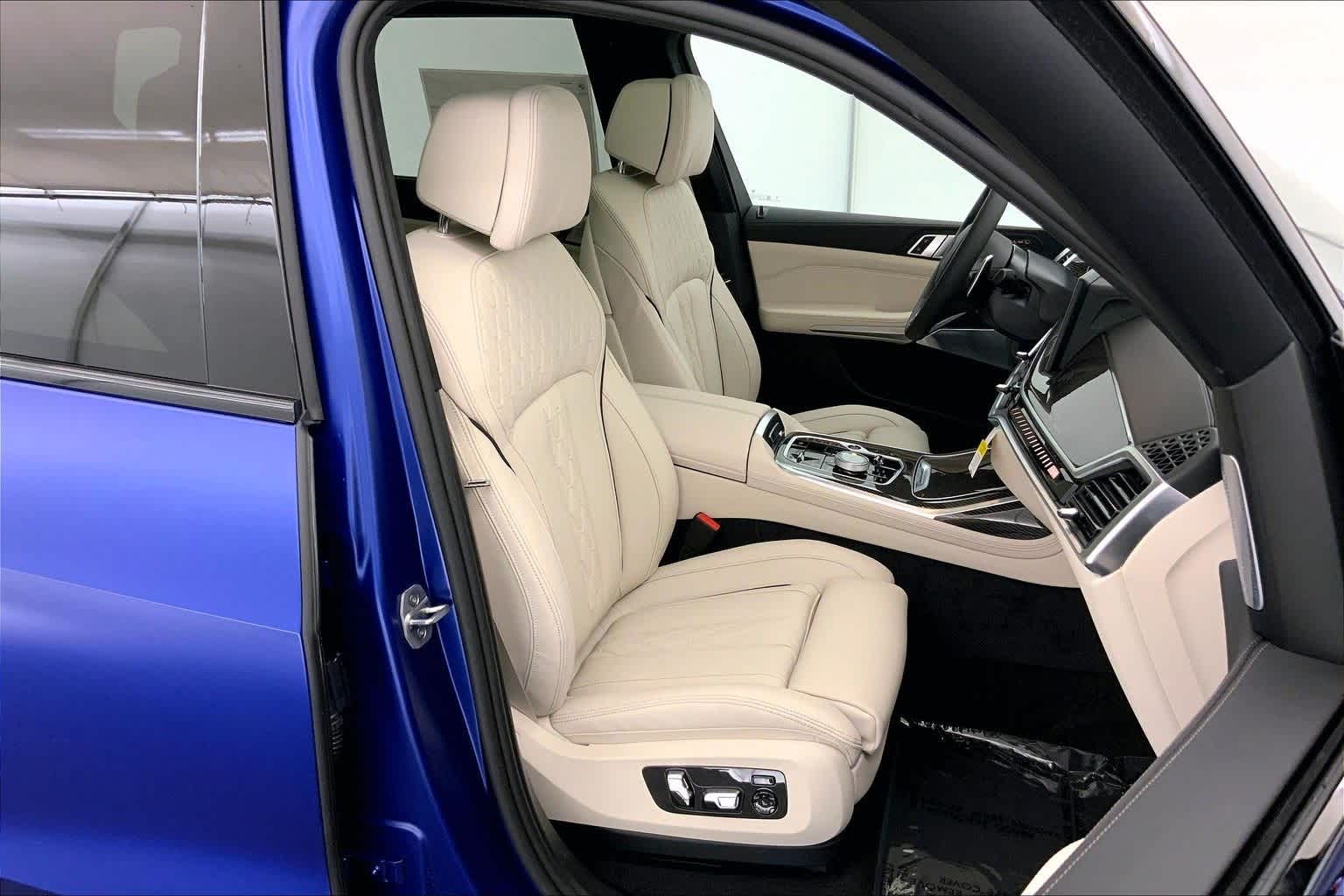 Thumbnail: 2026 BMW X7 - 14