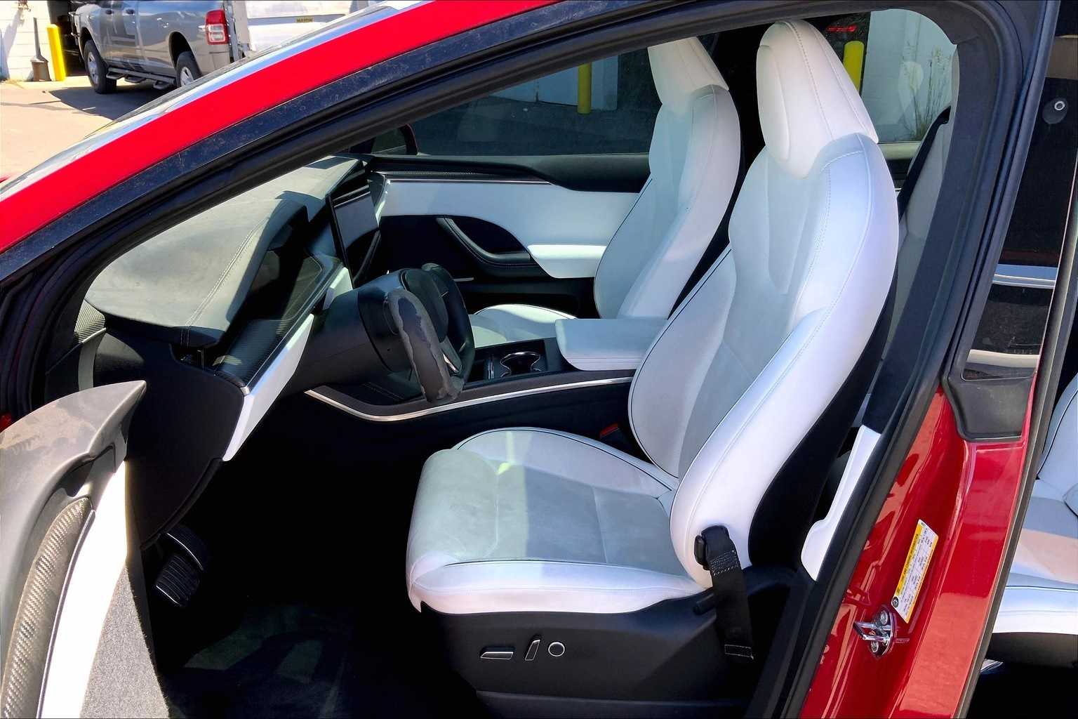 2022 Tesla Model X Plaid 11