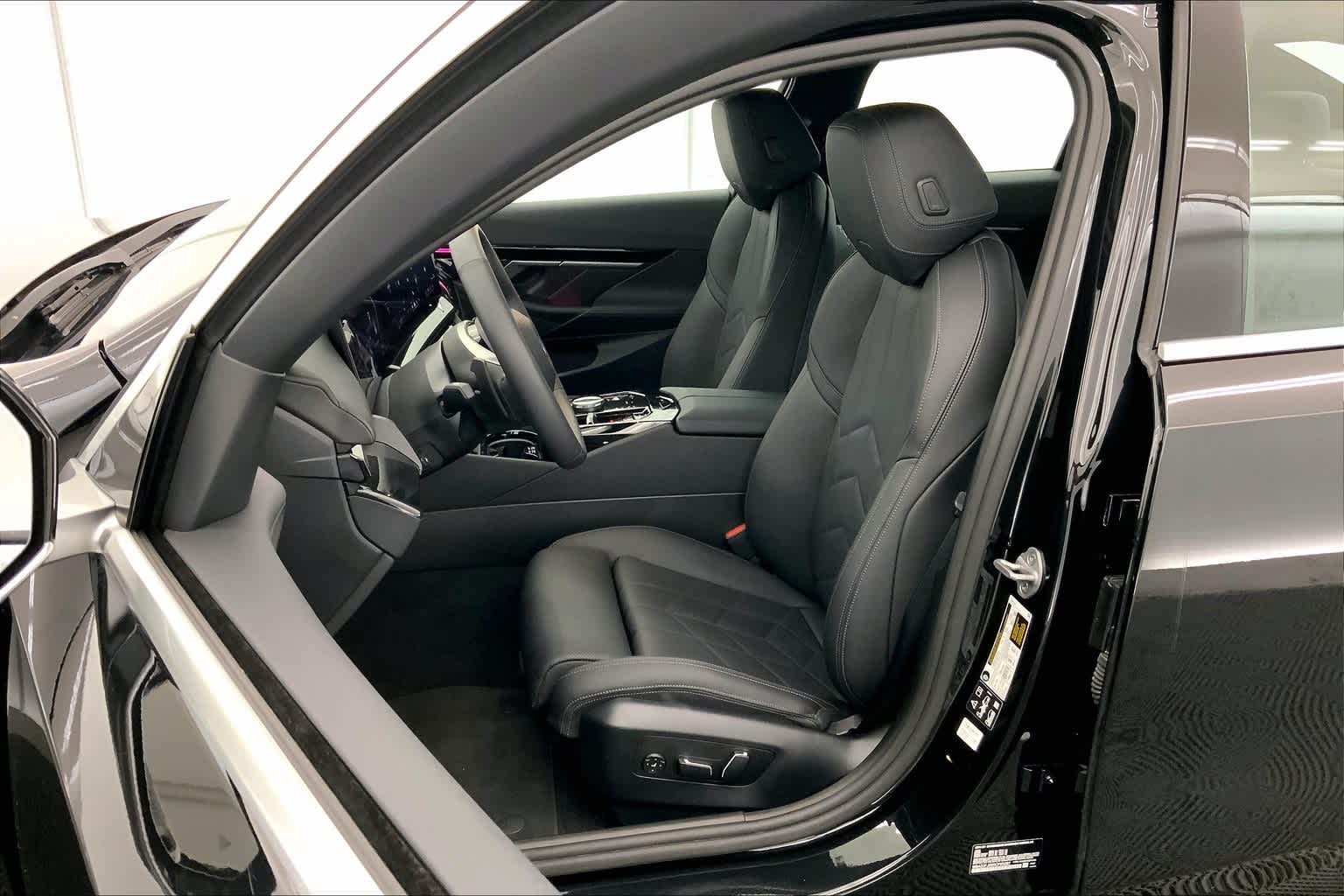 Thumbnail: 2024 BMW 5 Series - 11