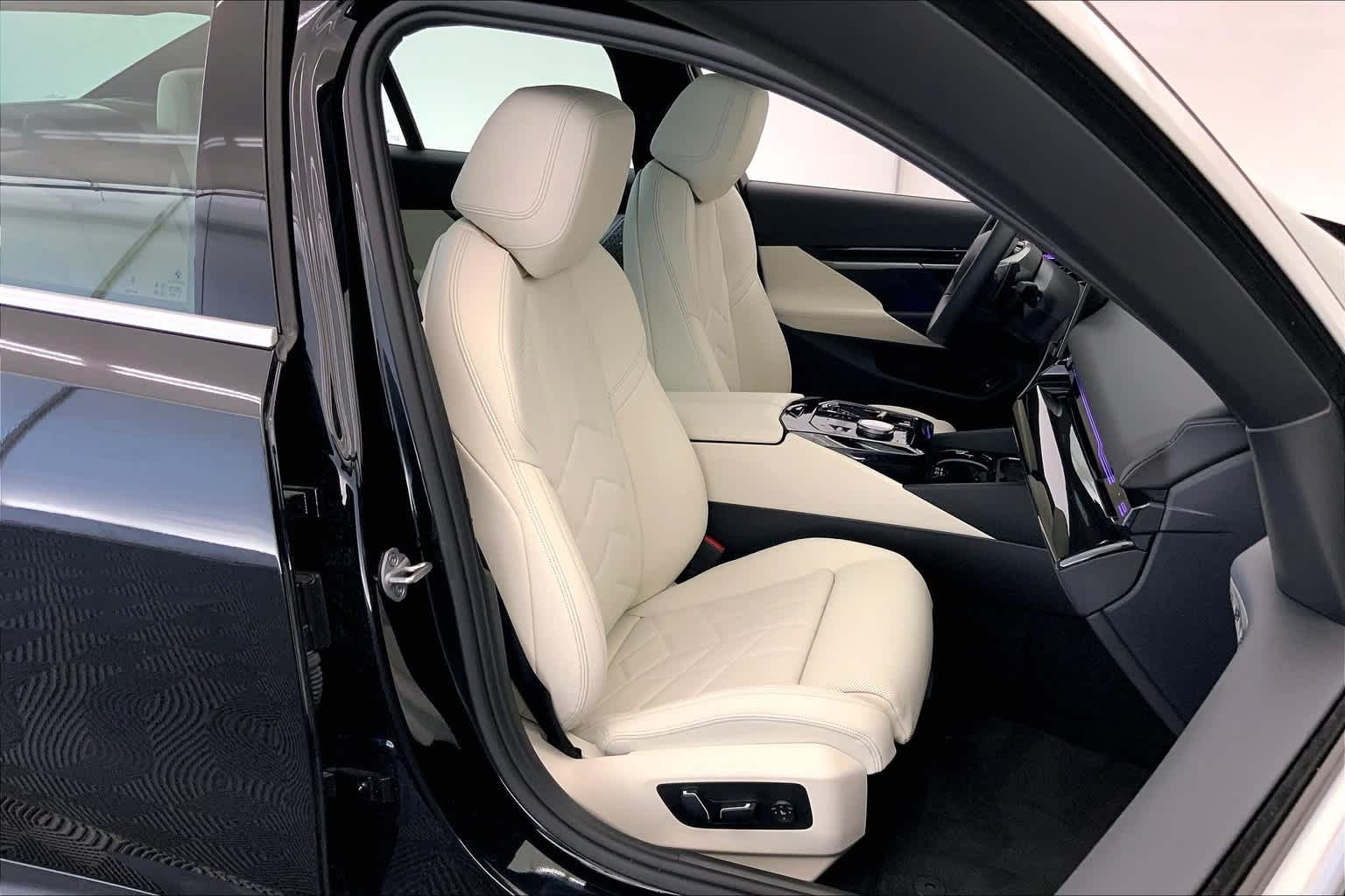 Thumbnail: 2024 BMW 5 Series - 13