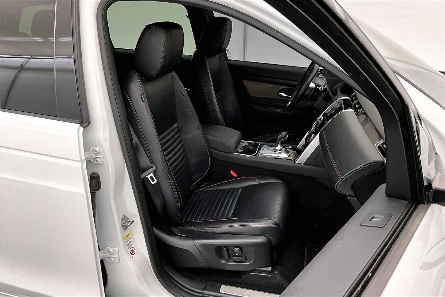 Thumbnail: 2020 Land Rover Discovery Sport - 13