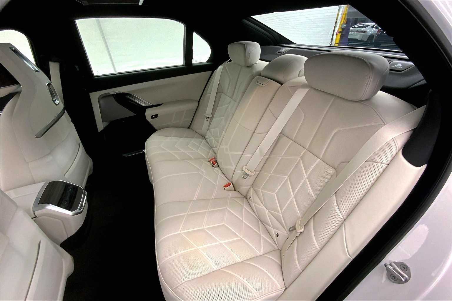 Thumbnail: 2025 BMW 7 Series - 13