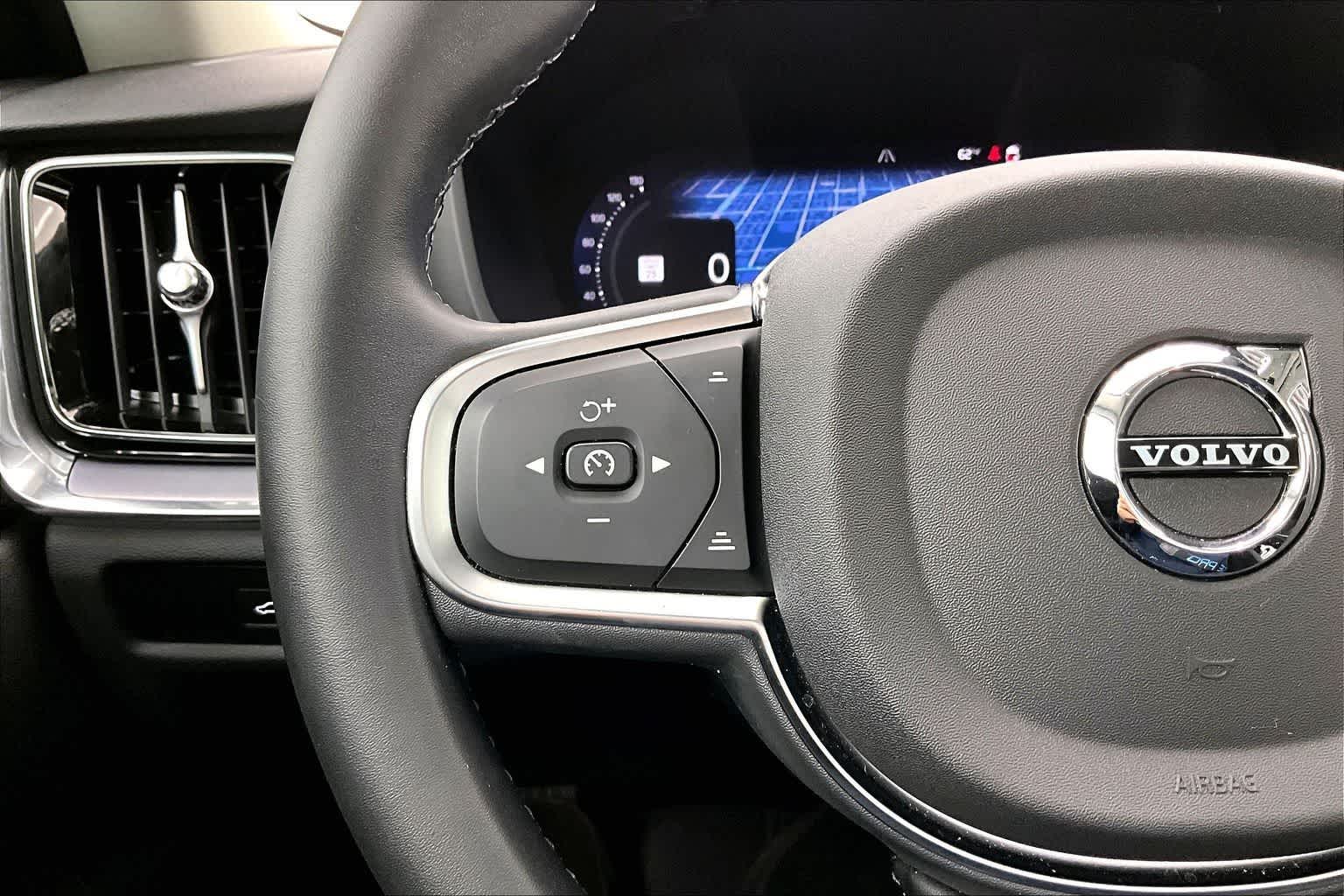 Thumbnail: 2024 Volvo S60 - 24