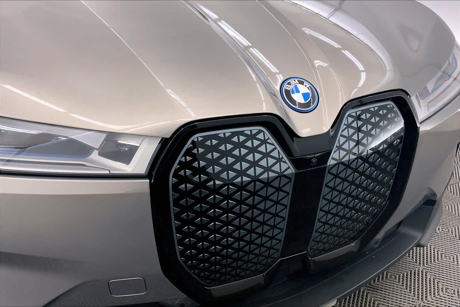 2023 BMW iX xDrive50 32