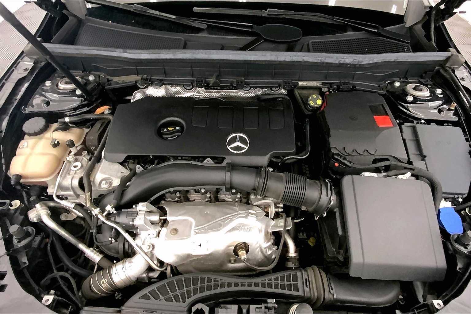 Thumbnail: 2022 Mercedes-Benz GLB - 9