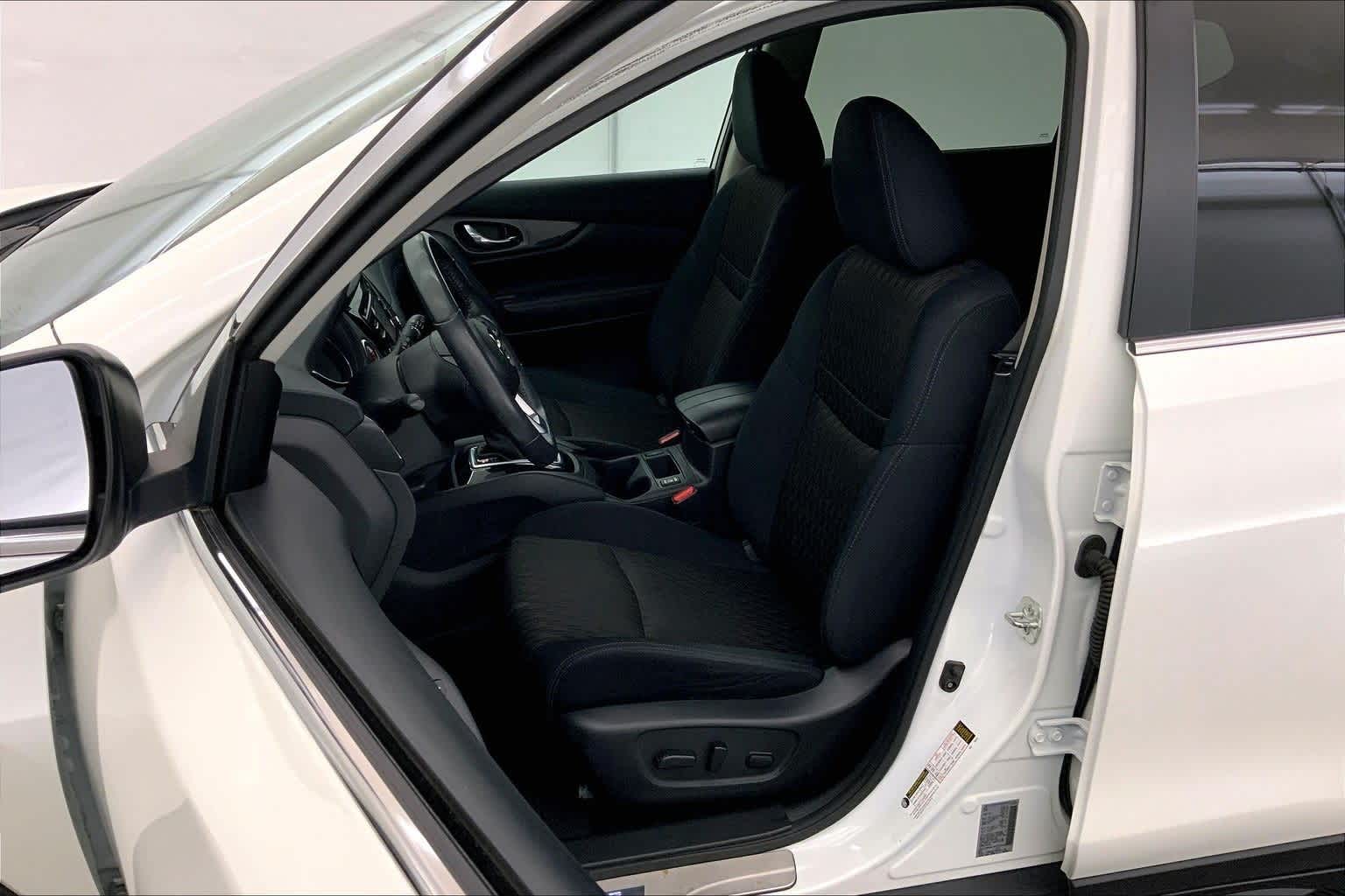 Thumbnail: 2017 Nissan Rogue - 11