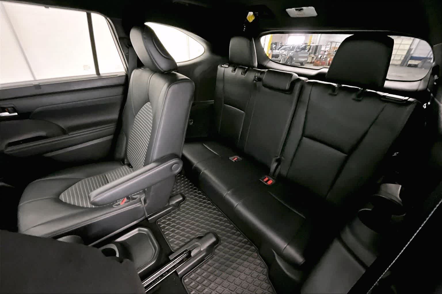 Thumbnail: 2021 Toyota Highlander - 29