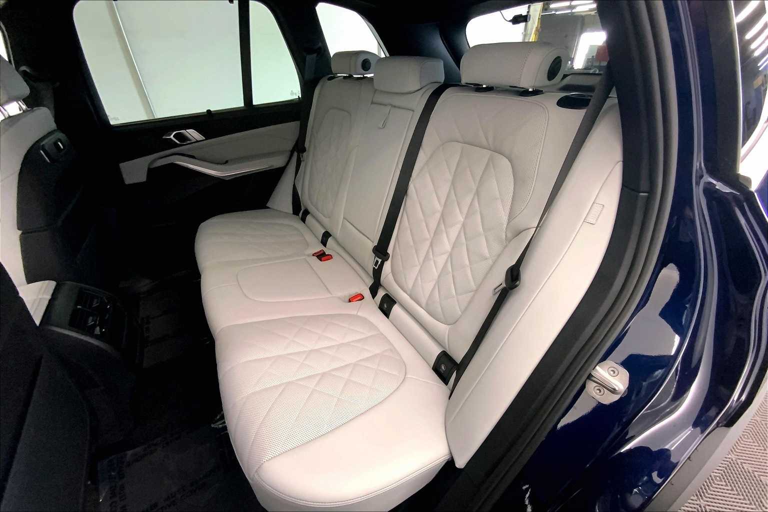 Thumbnail: 2026 BMW X5 - 13