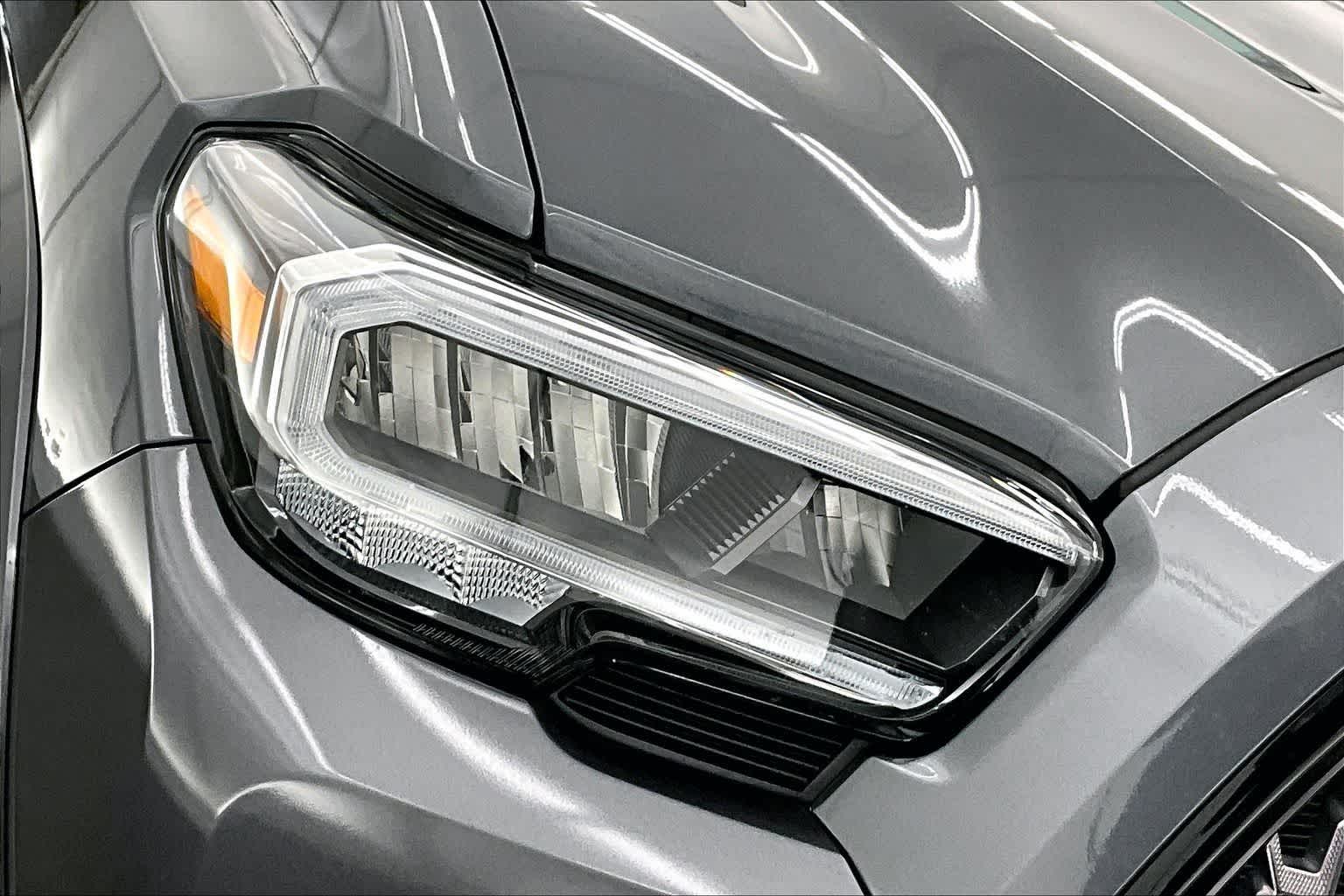 Thumbnail: 2021 Toyota Tacoma - 31