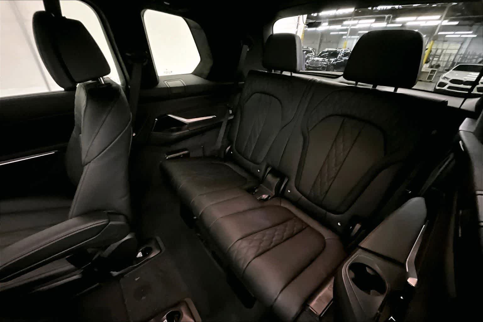 Thumbnail: 2026 BMW X7 - 13