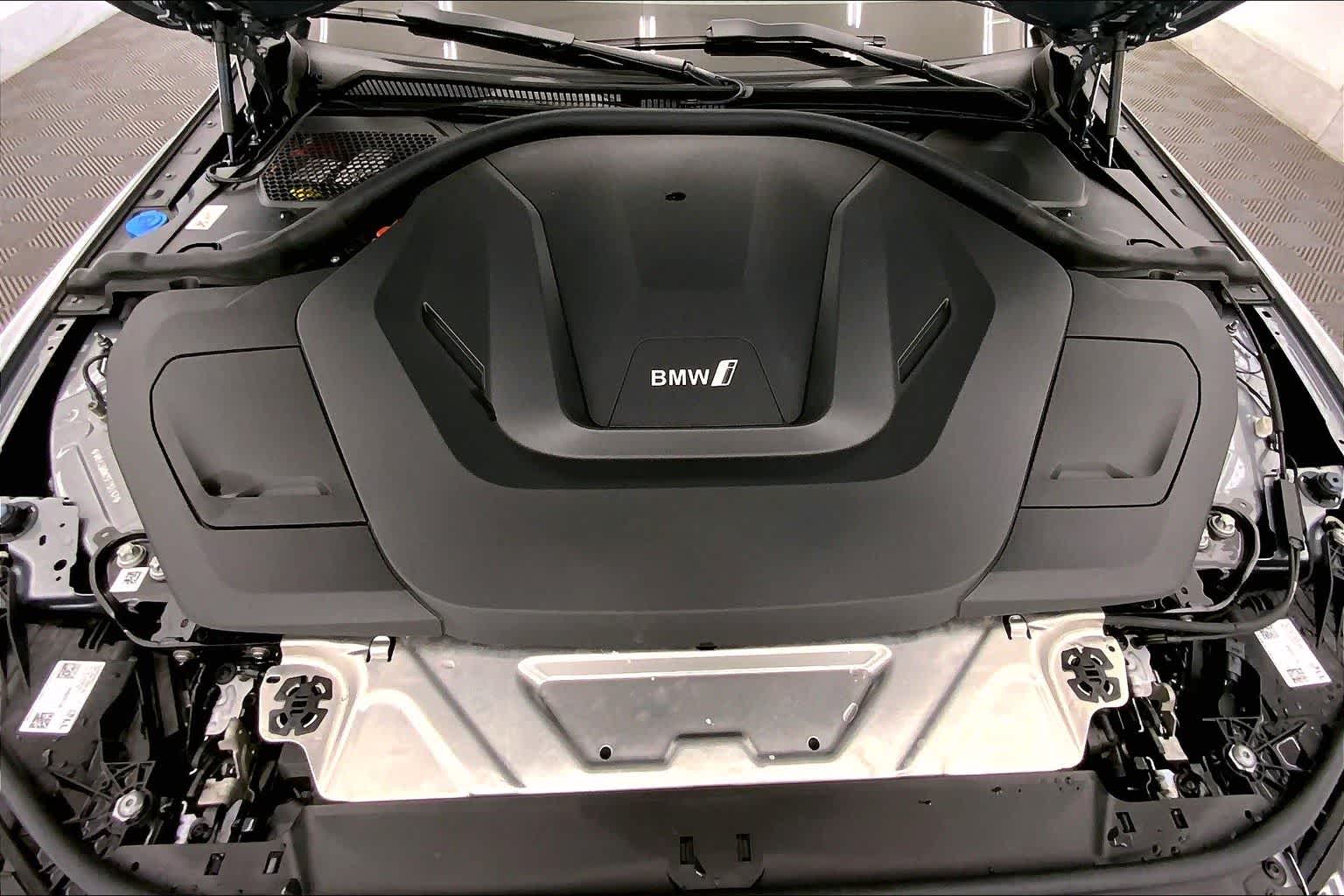 Thumbnail: 2025 BMW i4 - 9