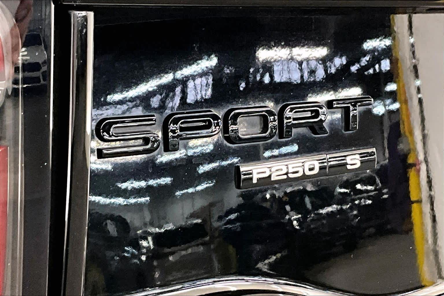 Thumbnail: 2020 Land Rover Discovery Sport - 7