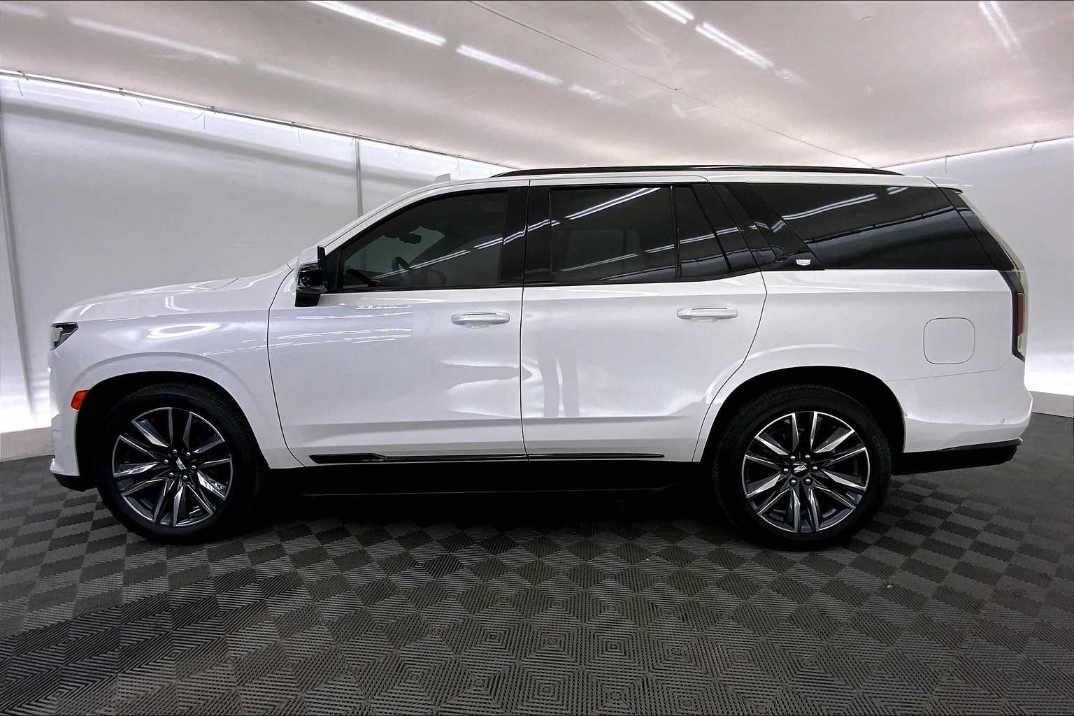 Thumbnail: 2021 Cadillac Escalade - 3