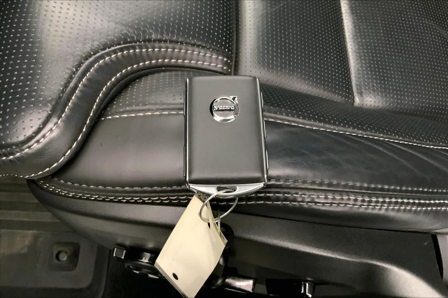 Thumbnail: 2020 Volvo XC60 - 19