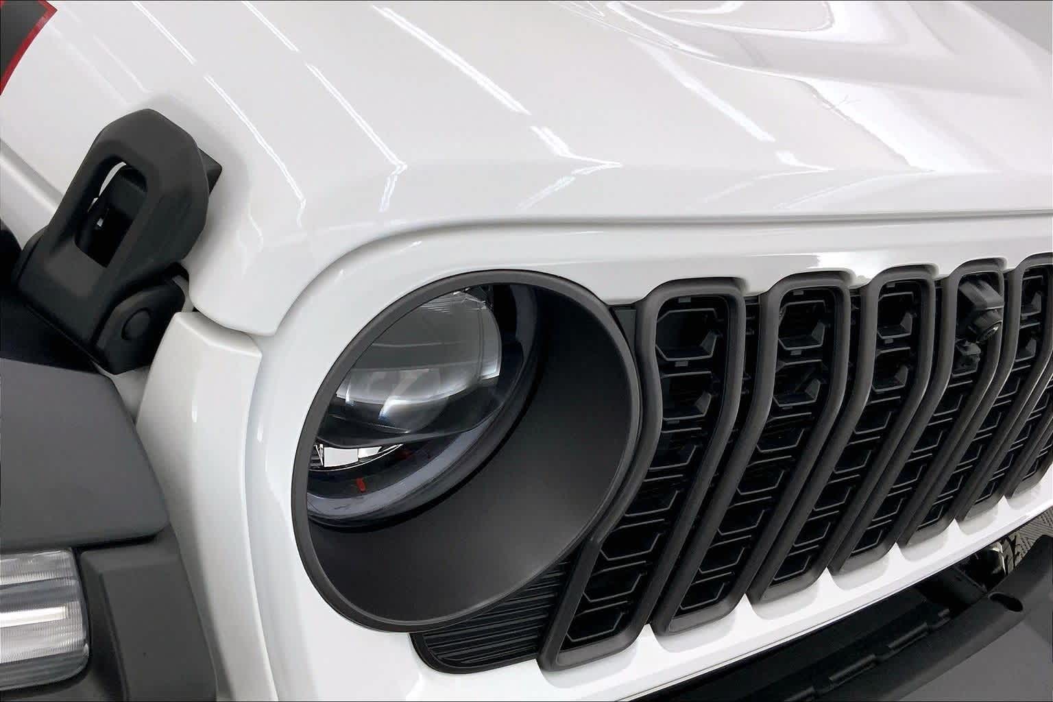 Thumbnail: 2024 Jeep Wrangler - 31