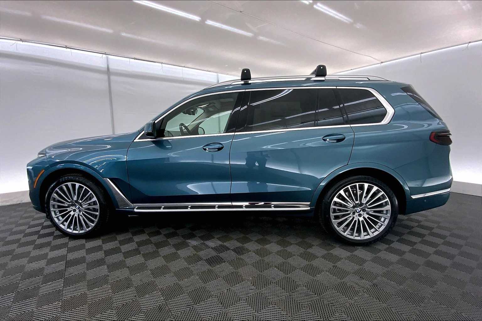 Thumbnail: 2026 BMW X7 - 3