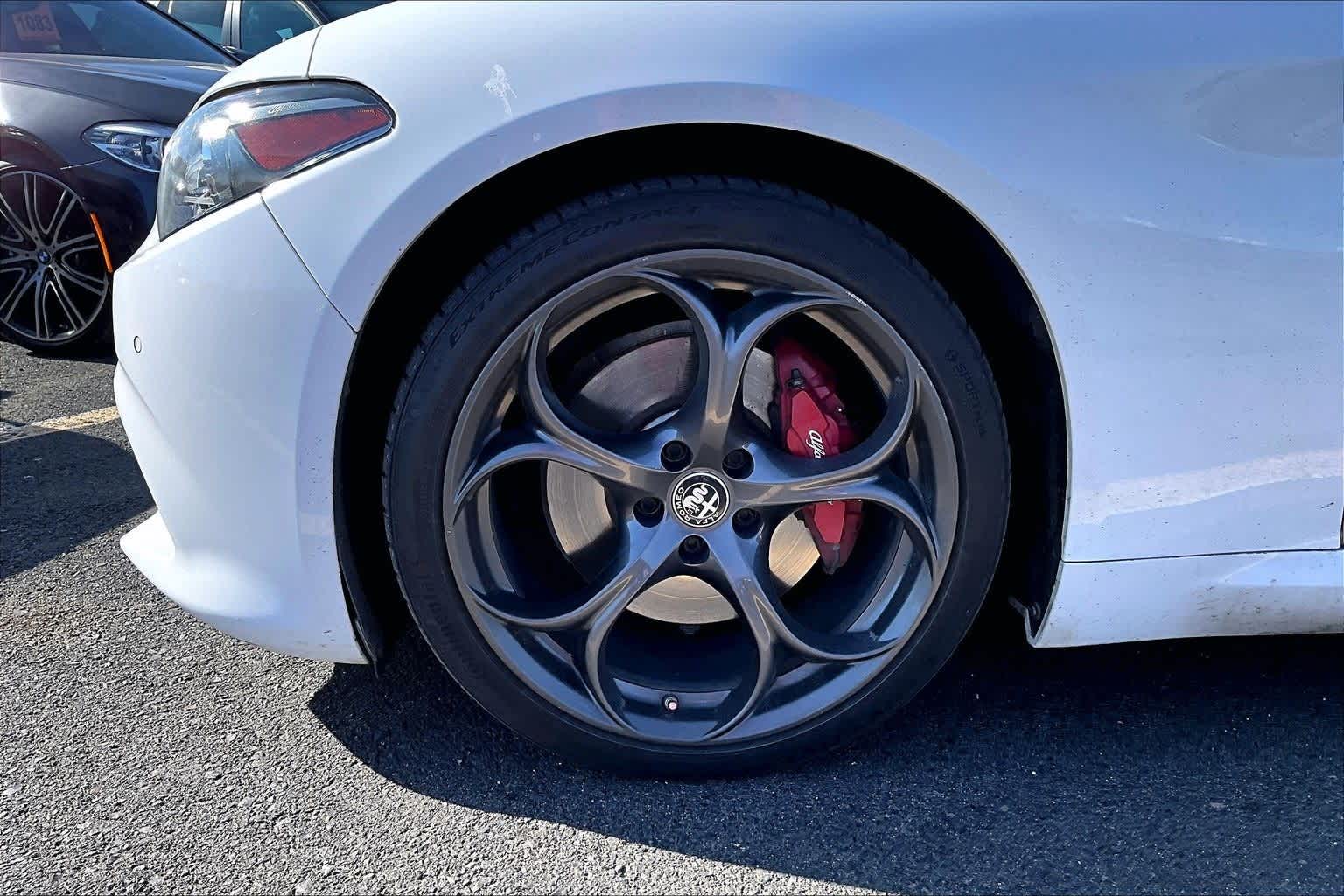 Thumbnail: 2019 Alfa Romeo Giulia - 8