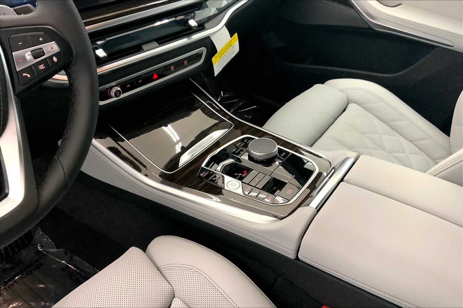 Thumbnail: 2026 BMW X5 - 17