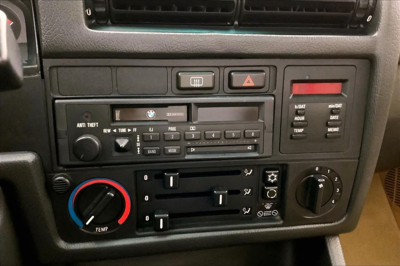 Thumbnail: 1991 BMW 3 Series - 26