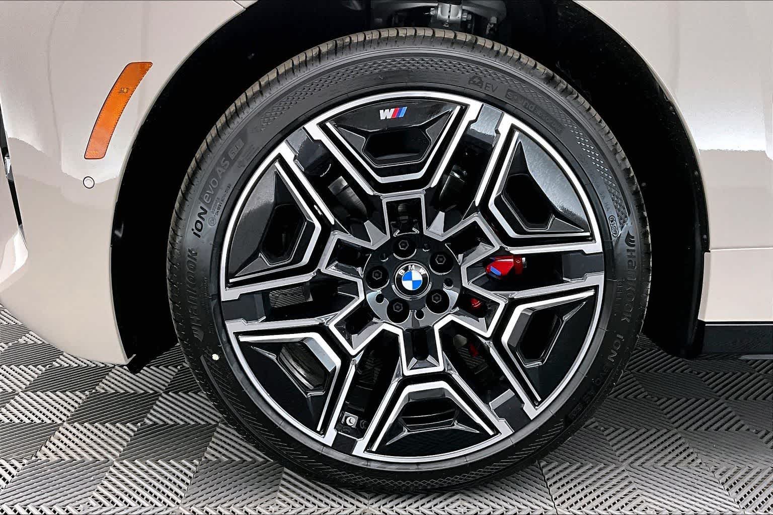 Thumbnail: 2026 BMW iX - 8