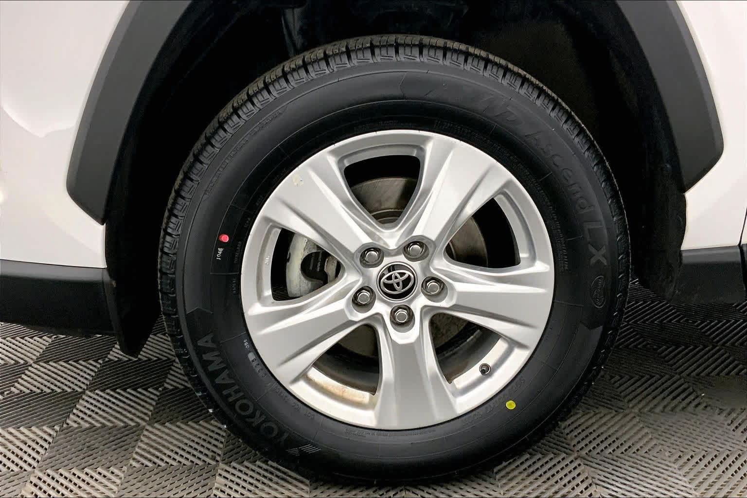 Thumbnail: 2021 Toyota RAV4 - 8