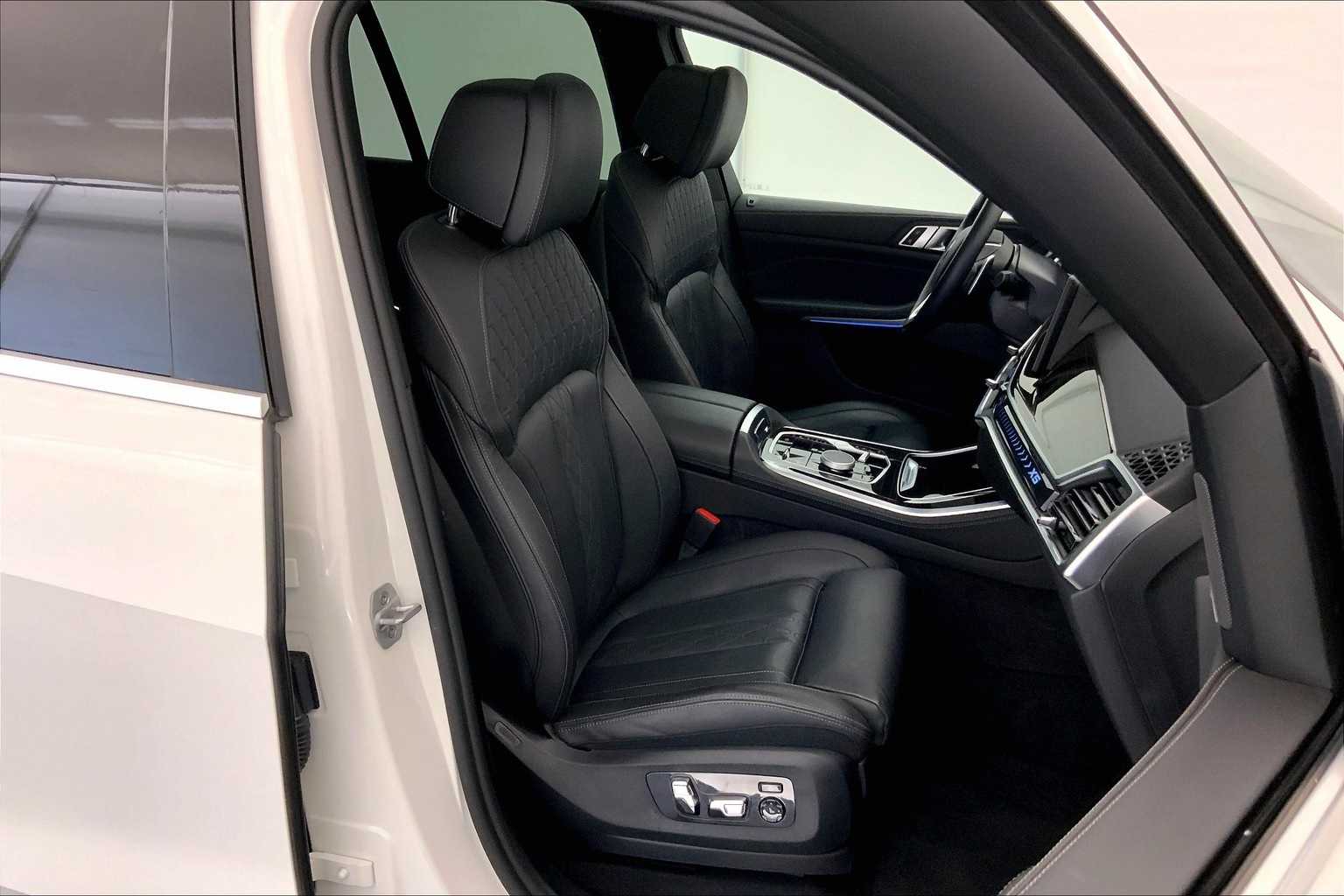 Thumbnail: 2025 BMW X5 - 13