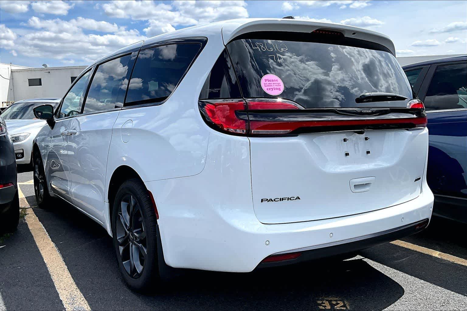 Thumbnail: 2026 Chrysler Pacifica - 4