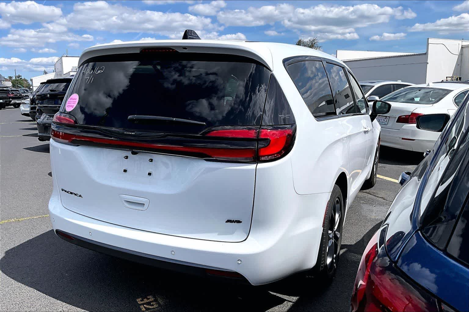 Thumbnail: 2026 Chrysler Pacifica - 19