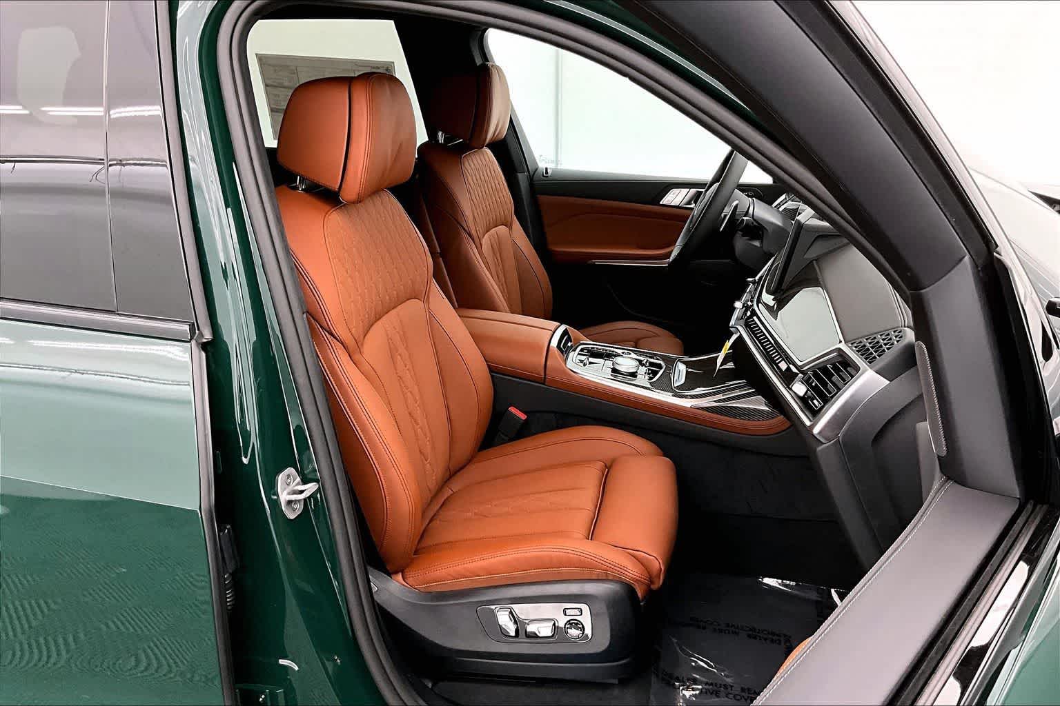 Thumbnail: 2026 BMW X7 - 14