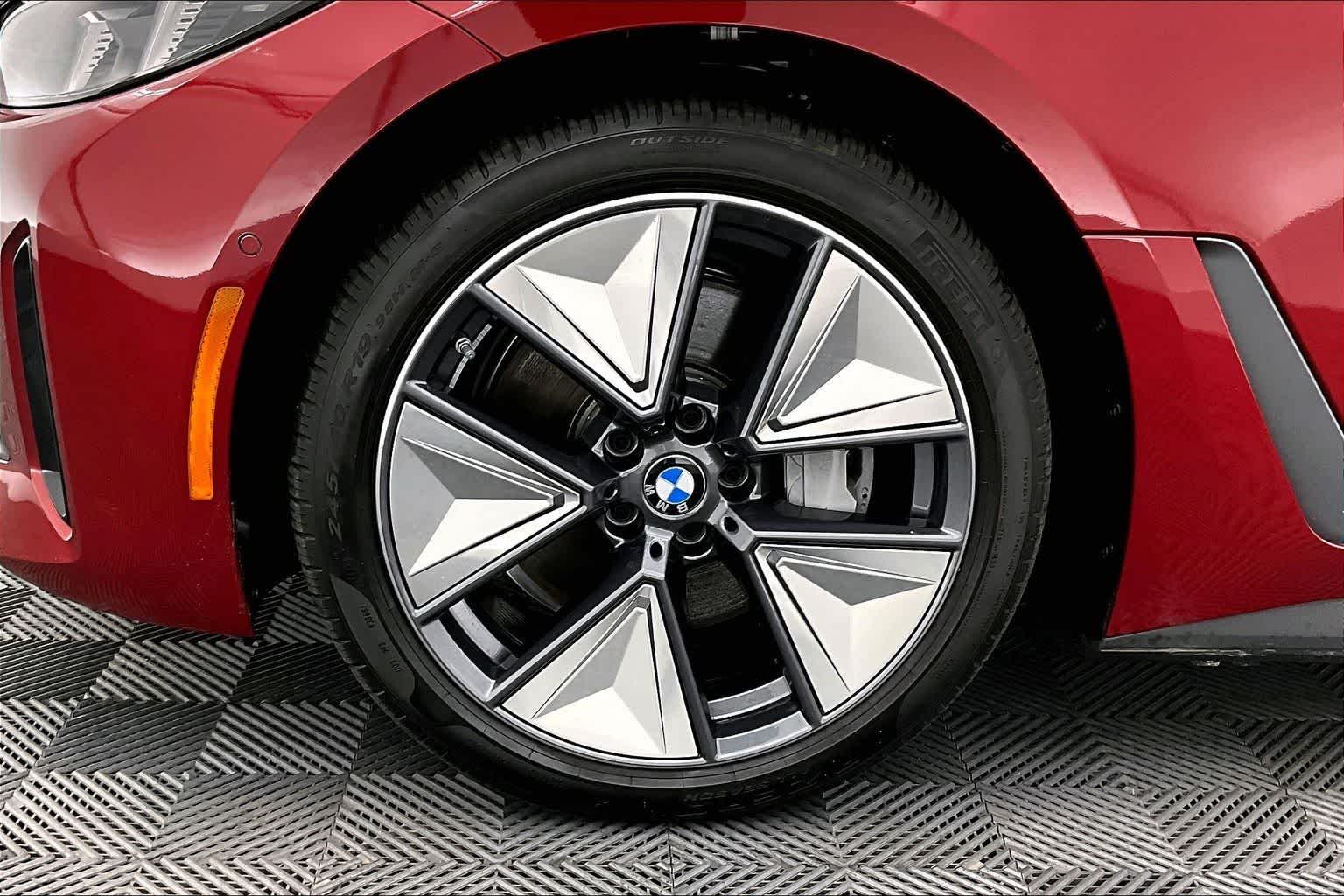 Thumbnail: 2025 BMW i4 - 8