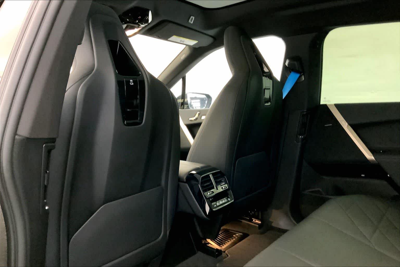 Thumbnail: 2024 BMW iX - 11