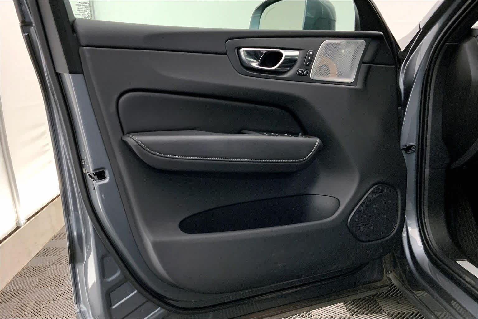 Thumbnail: 2020 Volvo XC60 - 27