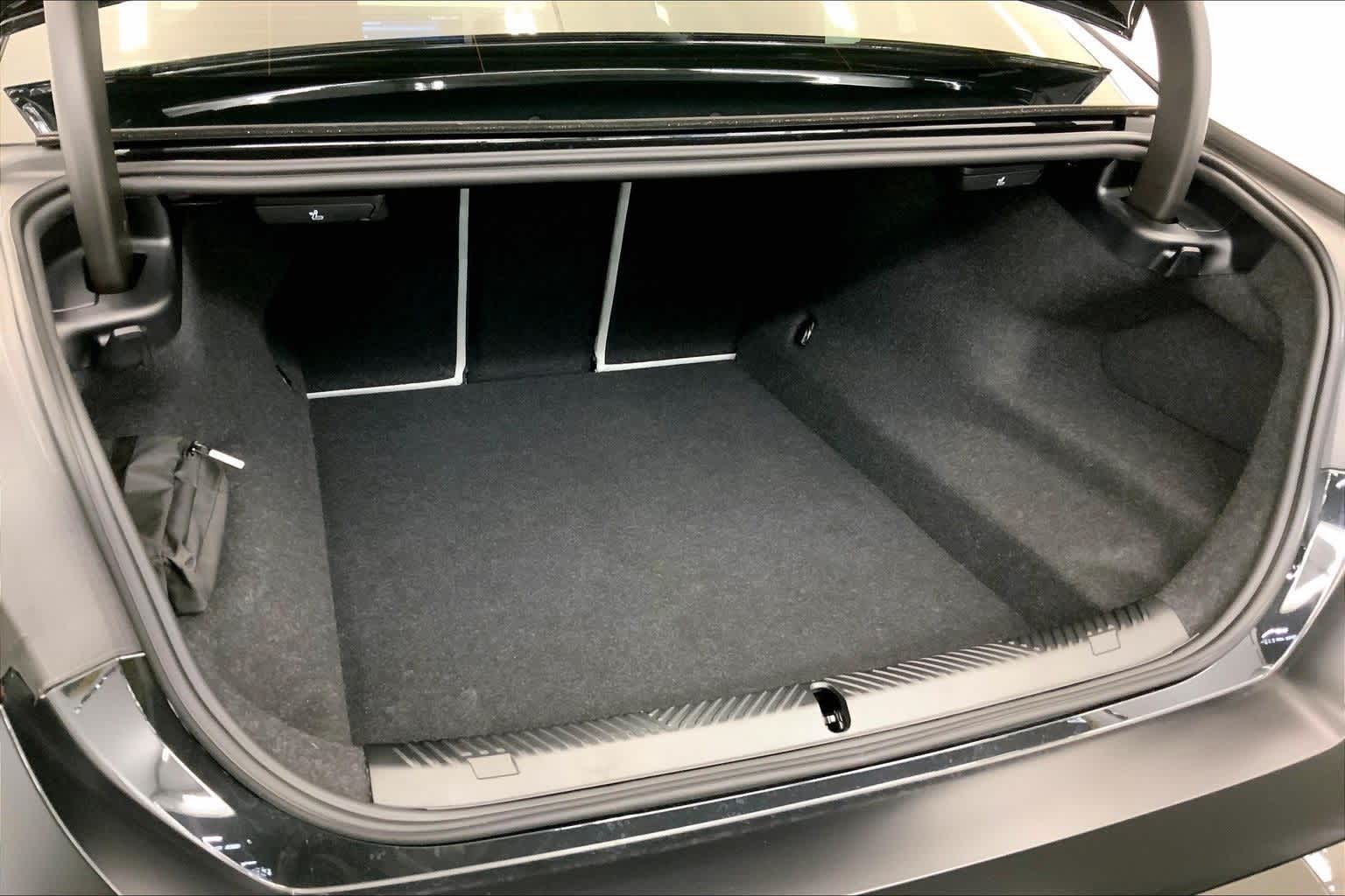 Thumbnail: 2026 BMW M5 - 18