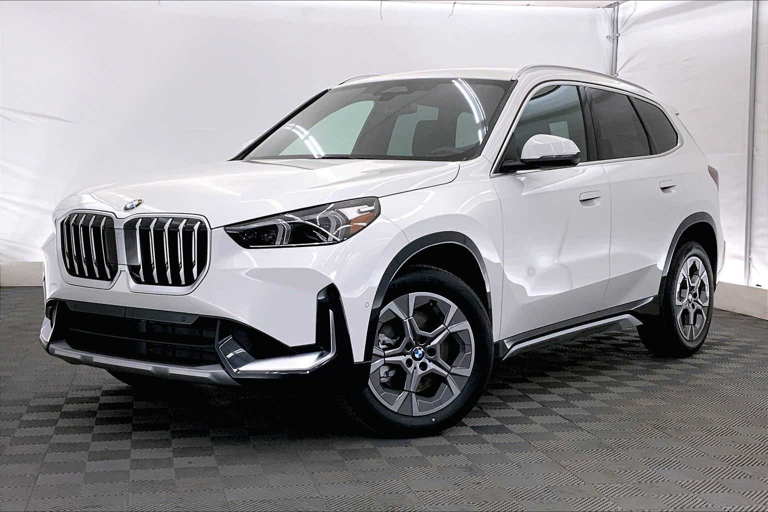 2025 BMW X1 xDrive28i Hero Image